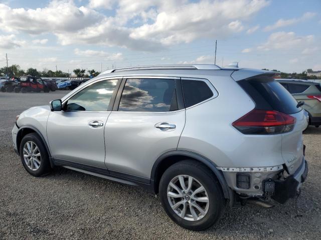 KNMAT2MV2JP522568 - 2018 NISSAN ROGUE S Srebrny zdjęcie 2