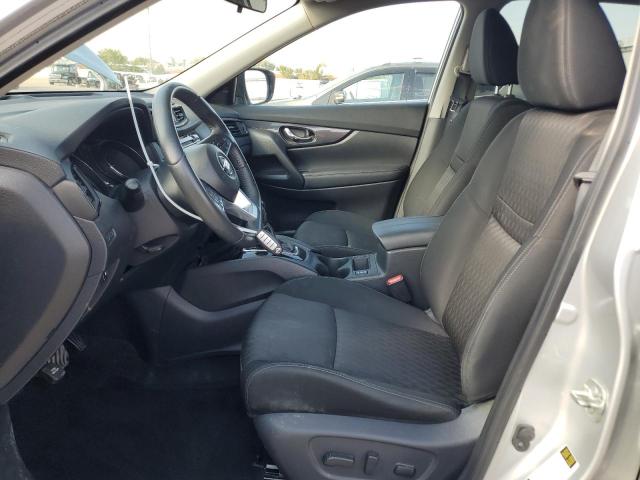KNMAT2MV2JP522568 - 2018 NISSAN ROGUE S Srebrny zdjęcie 7