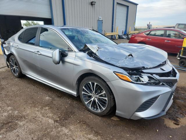 4T1B11HK5KU700427 - 2019 TOYOTA CAMRY L Srebrny zdjęcie 4