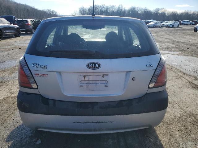 KNADE163586329017 - 2008 KIA RIO 5 SX SILVER photo 6