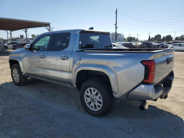 3TMLB5JN1SM138841 - 2025 TOYOTA TACOMA DOUBLE CAB فضي صورة 2