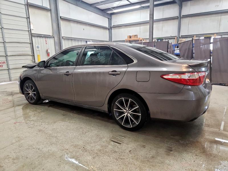 4T1BF1FK5HU625869 - 2017 TOYOTA CAMRY LE ნაცრისფერი ფოტო 2