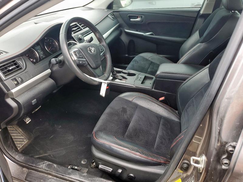 4T1BF1FK5HU625869 - 2017 TOYOTA CAMRY LE ნაცრისფერი ფოტო 7