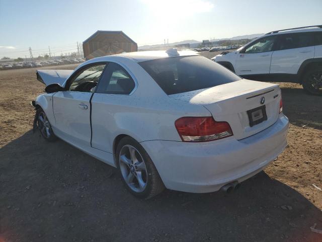 WBAUP73539VK74805 - 2009 BMW 128 I WHITE photo 2