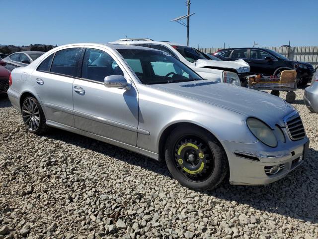 WDBUF56XX7B144766 - 2007 MERCEDES-BENZ E 350 银色 照片 4
