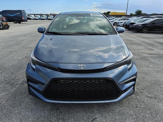 5YFS4MCE1RP194942 - 2024 TOYOTA COROLLA SE 蓝色 照片 5