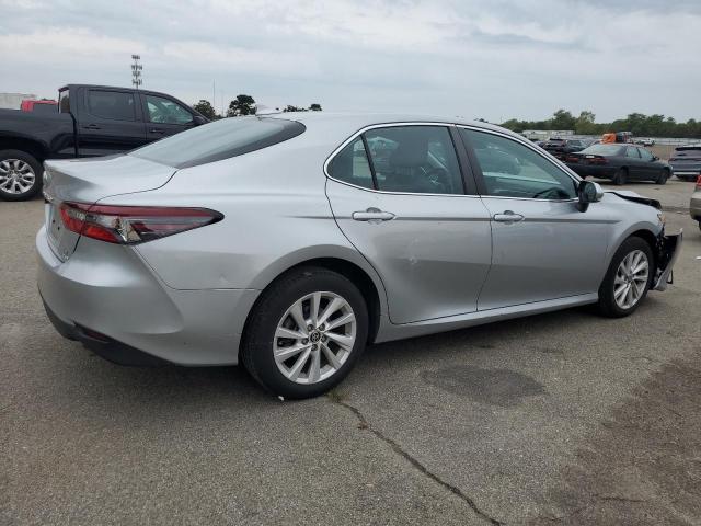 4T1C11BK4NU065993 - 2022 TOYOTA CAMRY LE SILVER photo 3