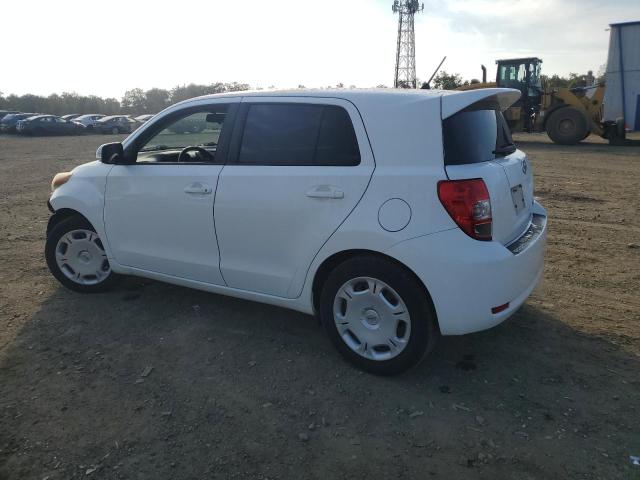 JTKKUPB44D1038958 - 2013 TOYOTA SCION XD WHITE photo 2