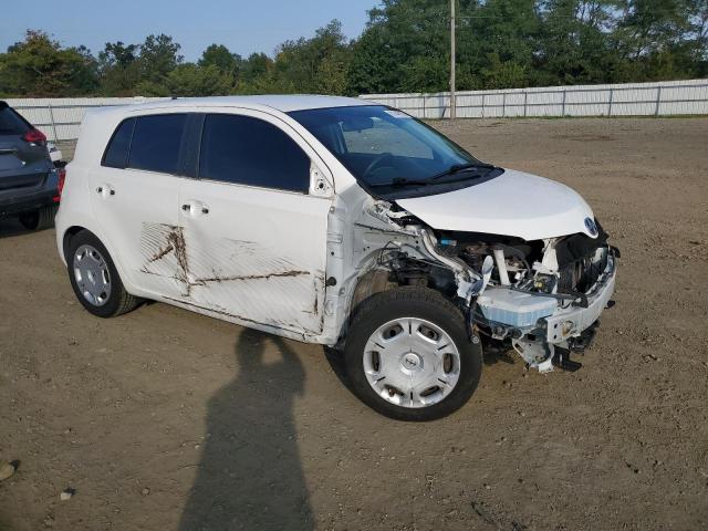 JTKKUPB44D1038958 - 2013 TOYOTA SCION XD WHITE photo 4