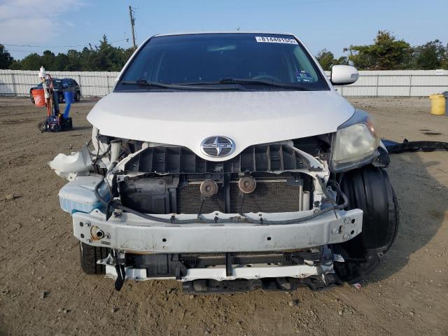 JTKKUPB44D1038958 - 2013 TOYOTA SCION XD WHITE photo 5