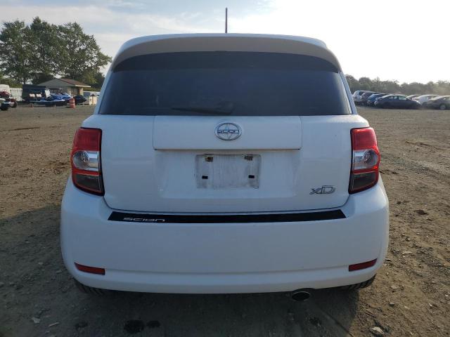 JTKKUPB44D1038958 - 2013 TOYOTA SCION XD WHITE photo 6