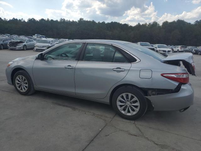 4T1BF1FKXHU803999 - 2017 TOYOTA CAMRY LE SILVER photo 2