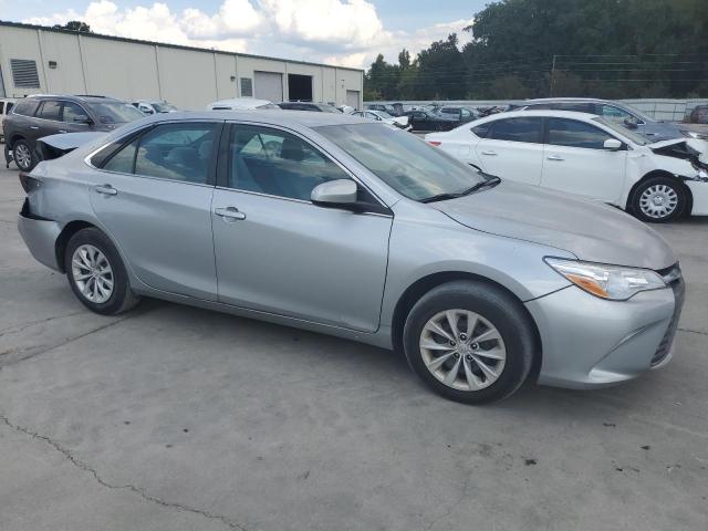 4T1BF1FKXHU803999 - 2017 TOYOTA CAMRY LE SILVER photo 4
