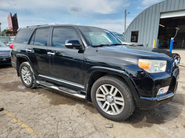 JTEBU5JR7B5046028 - 2011 TOYOTA 4RUNNER SR5 შავი ფოტო 4