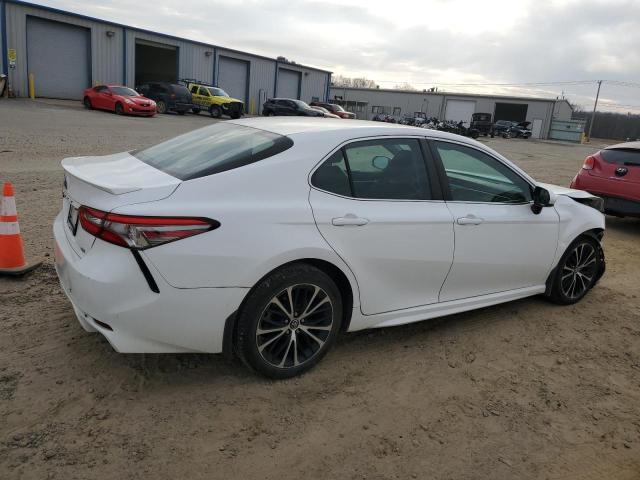 4T1B11HK5JU560393 - 2018 TOYOTA CAMRY L WHITE photo 3