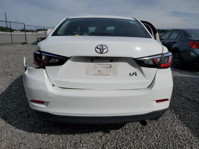 3MYDLBYV4JY333847 - 2018 TOYOTA YARIS IA WHITE photo 6