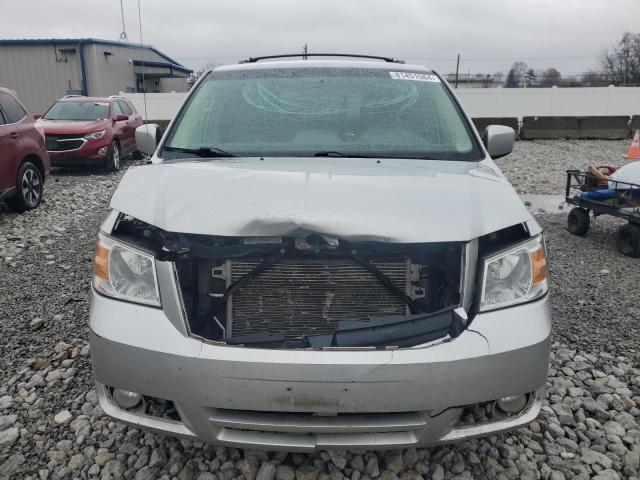 2D4RN6DX7AR336399 - 2010 DODGE GRAND CARA CREW SILVER photo 5