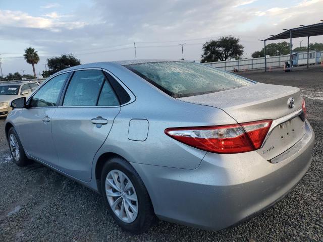 4T1BF1FK3FU083376 - 2015 TOYOTA CAMRY LE ვერცხლისფერი ფოტო 2