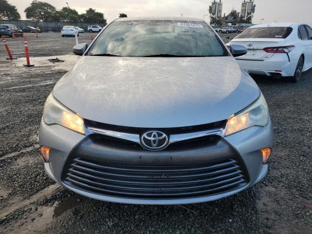 4T1BF1FK3FU083376 - 2015 TOYOTA CAMRY LE ვერცხლისფერი ფოტო 5