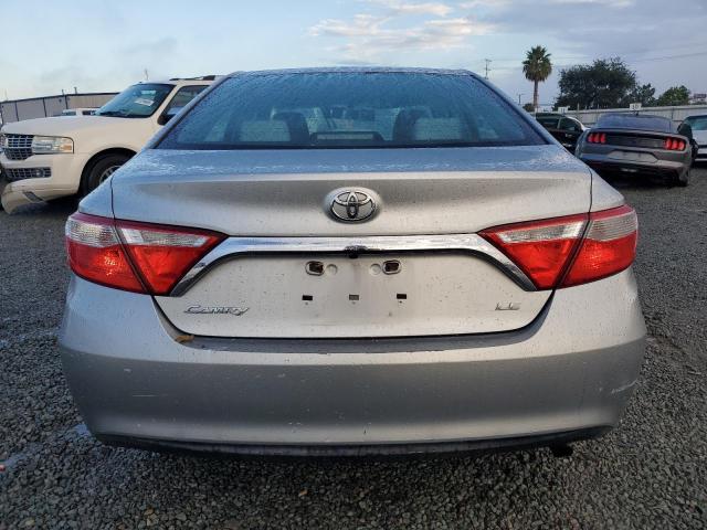 4T1BF1FK3FU083376 - 2015 TOYOTA CAMRY LE ვერცხლისფერი ფოტო 6