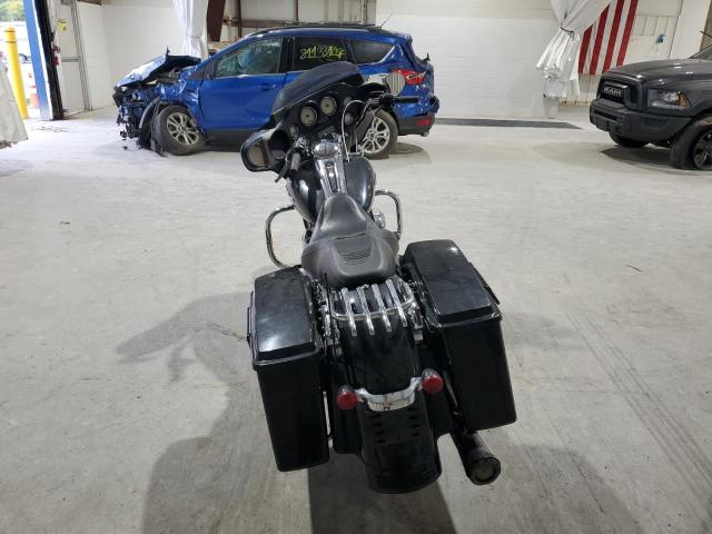 1HD1KB419AB607693 - 2010 HARLEY-DAVIDSON FLHX BLACK photo 4