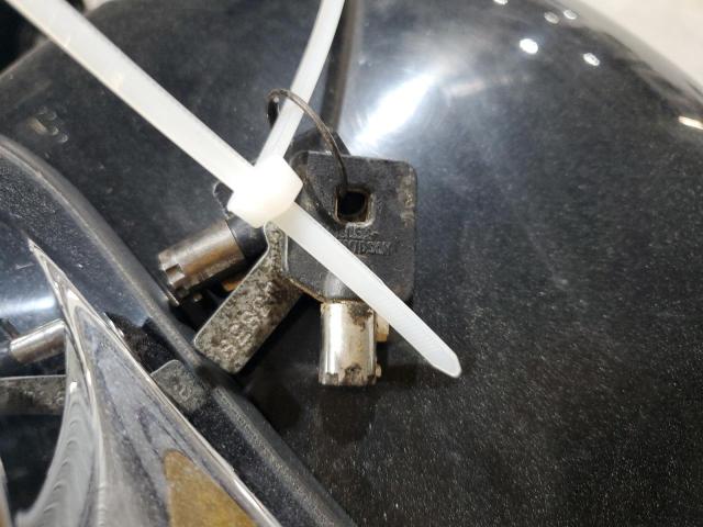 1HD1KB419AB607693 - 2010 HARLEY-DAVIDSON FLHX BLACK photo 8