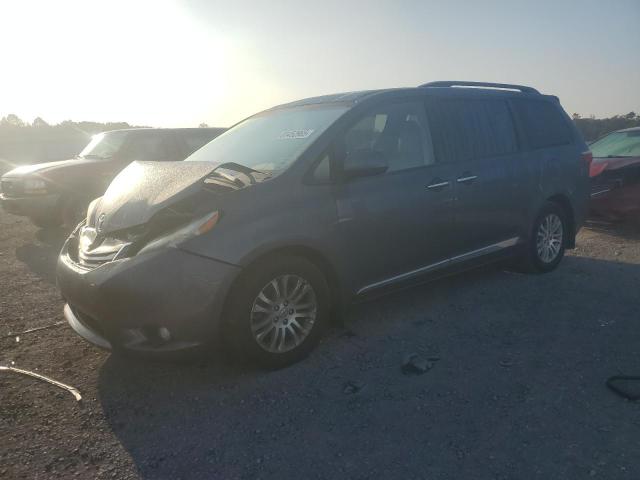2017 TOYOTA SIENNA XLE, 
