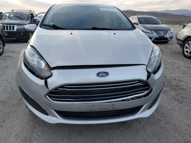 3FADP4BJ0HM139487 - 2017 FORD FIESTA SE SILVER photo 5