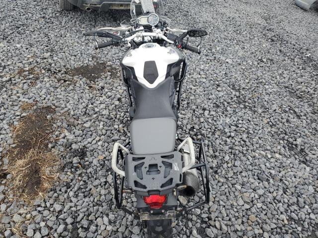 SMTE06BFXDJ561124 - 2013 TRIUMPH MOTORCYCLE TIGER 800XC ABS WHITE photo 6