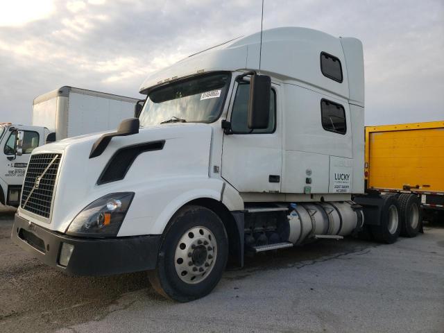 4V4NC9EH0GN937934 - 2016 VOLVO VN VNL WHITE photo 2