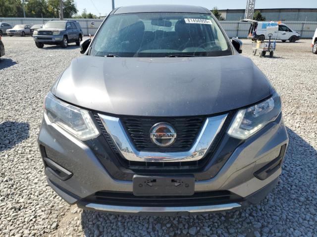 KNMAT2MV6JP574799 - 2018 NISSAN ROGUE S Grafitowy zdjęcie 5