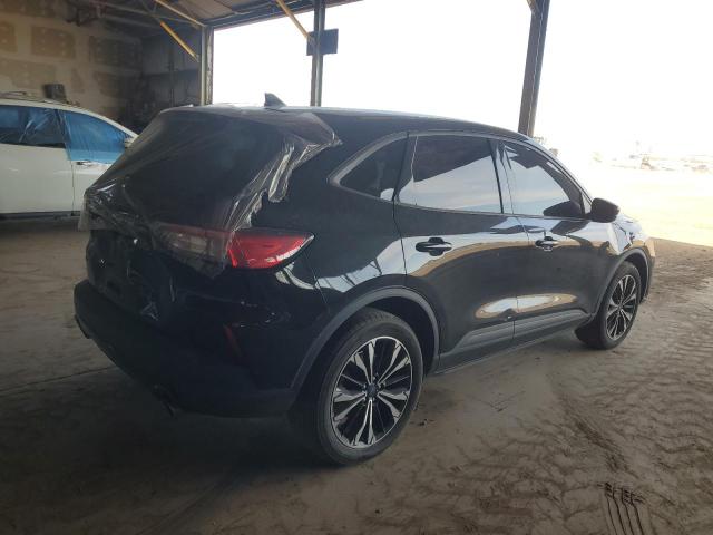 1FMCU0G65NUB32985 - 2022 FORD ESCAPE SE BLACK photo 3