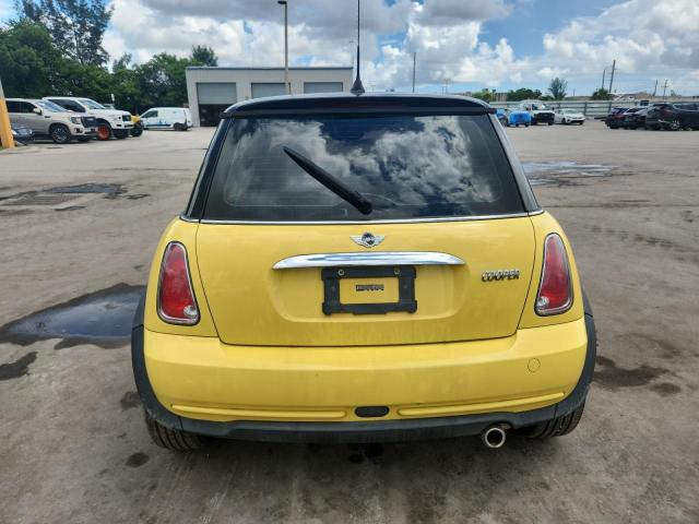WMWRC33505TJ71258 - 2005 MINI COOPER 黄色 照片 6