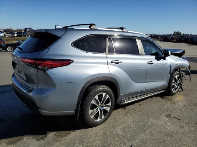 5TDKBRCH7PS113878 - 2023 TOYOTA HIGHLANDER HYBRID XLE SILVER photo 3