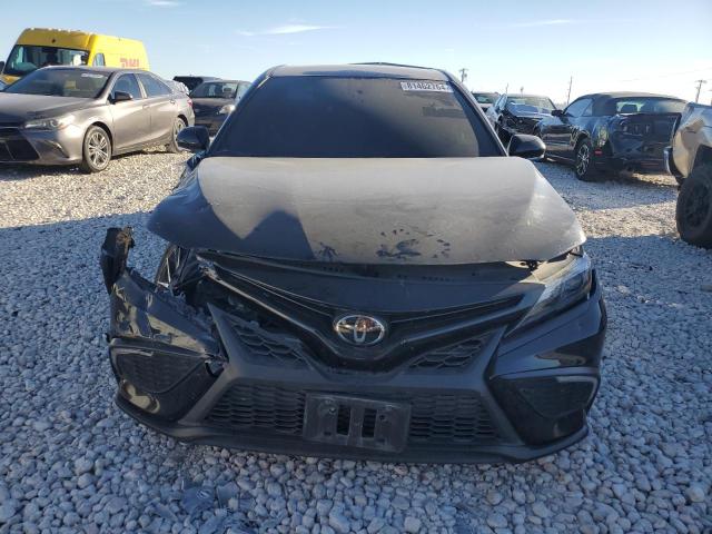 4T1G11AK8PU781107 - 2023 TOYOTA CAMRY SE NIGHT SHADE BLACK photo 5