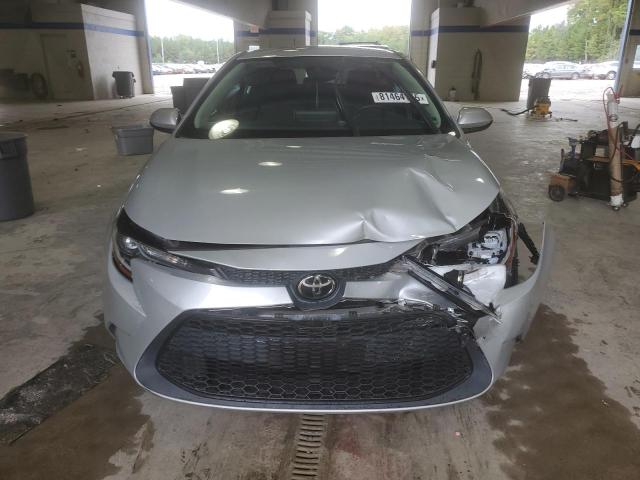 5YFEPMAE6MP224288 - 2021 TOYOTA COROLLA LE Արծաթագույն լուսանկար 5