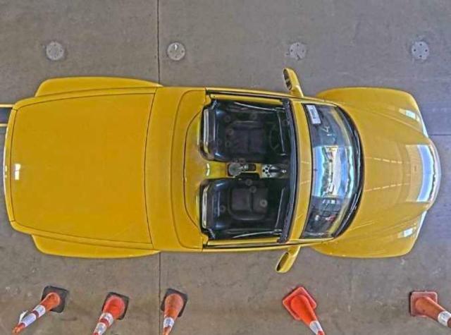 1GCES14P64B107562 - 2004 CHEVROLET SSR 黄色 照片 9