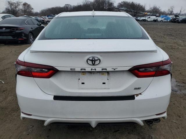 4T1T11AK7PU763230 - 2023 TOYOTA CAMRY SE NIGHT SHADE WHITE photo 6