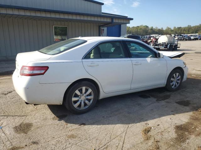 4T1BF3EK3BU665825 - 2011 TOYOTA CAMRY BASE WHITE photo 3