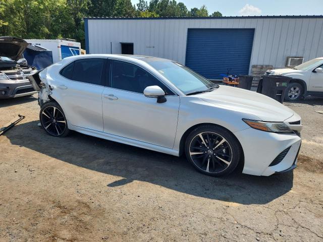 4T1B61HK3KU772986 - 2019 TOYOTA CAMRY XSE Weiß Foto 4