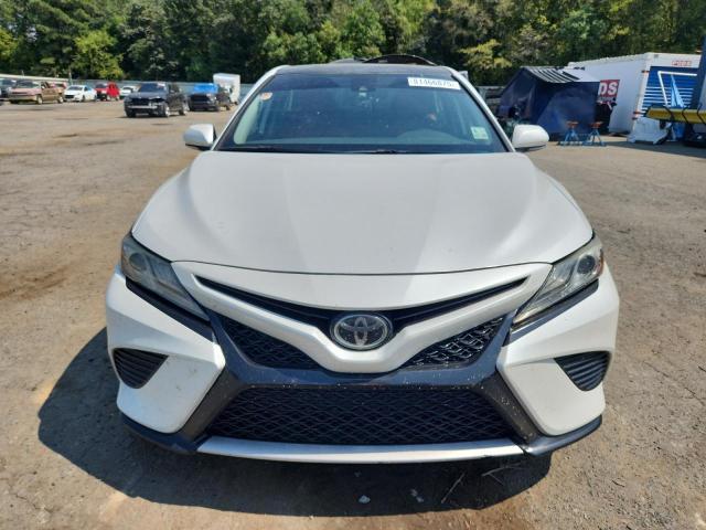 4T1B61HK3KU772986 - 2019 TOYOTA CAMRY XSE Weiß Foto 5