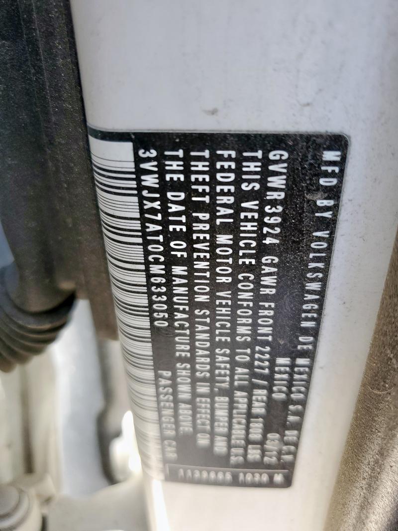 3VWJX7AT0CM633050 - 2012 VOLKSWAGEN BEETLE WHITE photo 13