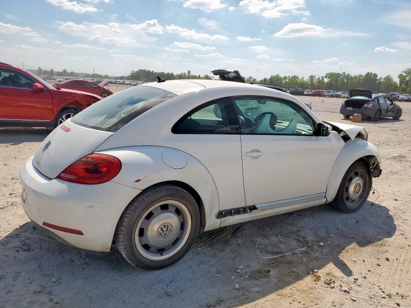 3VWJX7AT0CM633050 - 2012 VOLKSWAGEN BEETLE WHITE photo 3