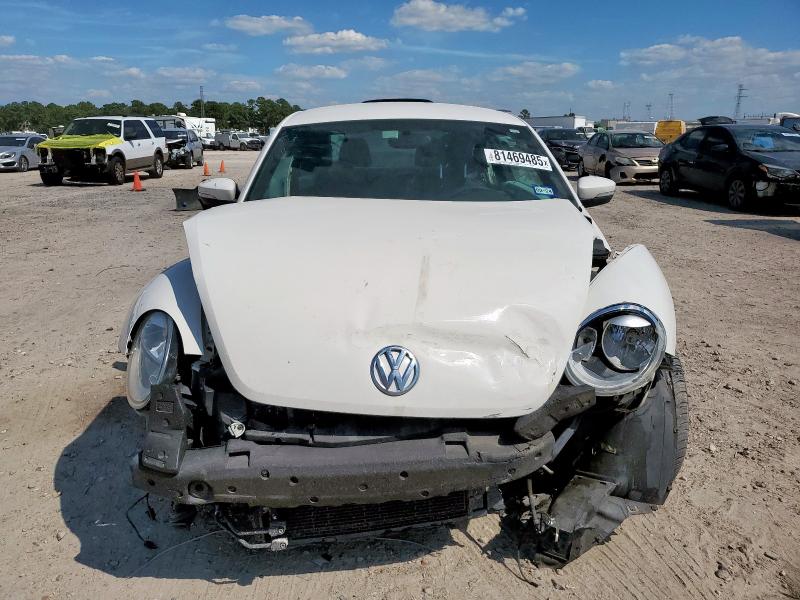 3VWJX7AT0CM633050 - 2012 VOLKSWAGEN BEETLE WHITE photo 5