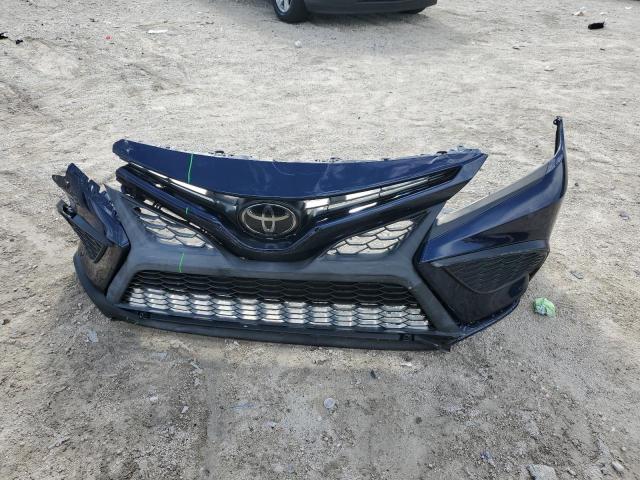 4T1G11AK9MU564032 - 2021 TOYOTA CAMRY SE BLUE photo 12