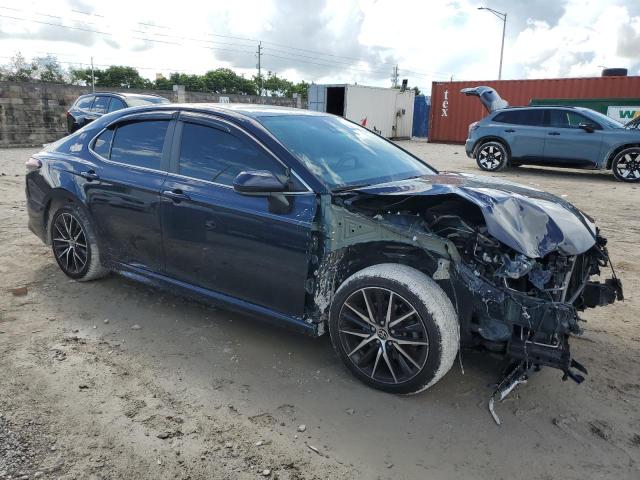 4T1G11AK9MU564032 - 2021 TOYOTA CAMRY SE BLUE photo 4