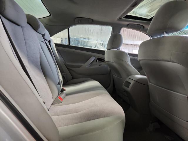 4T4BF3EK6BR115590 - 2011 TOYOTA CAMRY BASE Silber Foto 10