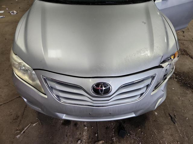 4T4BF3EK6BR115590 - 2011 TOYOTA CAMRY BASE Silber Foto 11