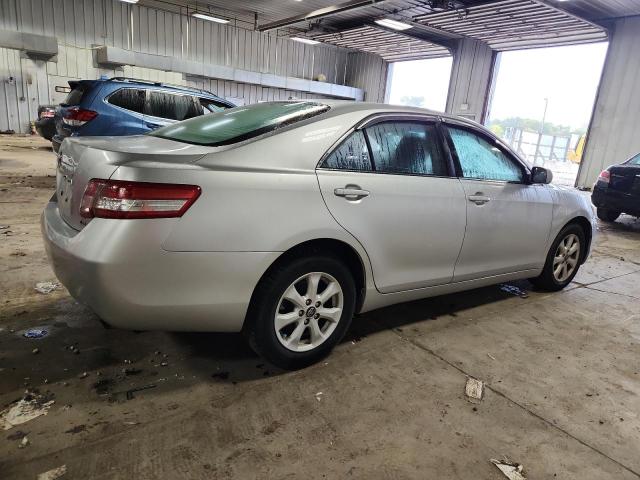 4T4BF3EK6BR115590 - 2011 TOYOTA CAMRY BASE Silber Foto 3