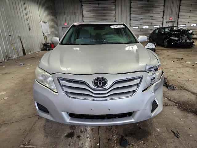 4T4BF3EK6BR115590 - 2011 TOYOTA CAMRY BASE Silber Foto 5